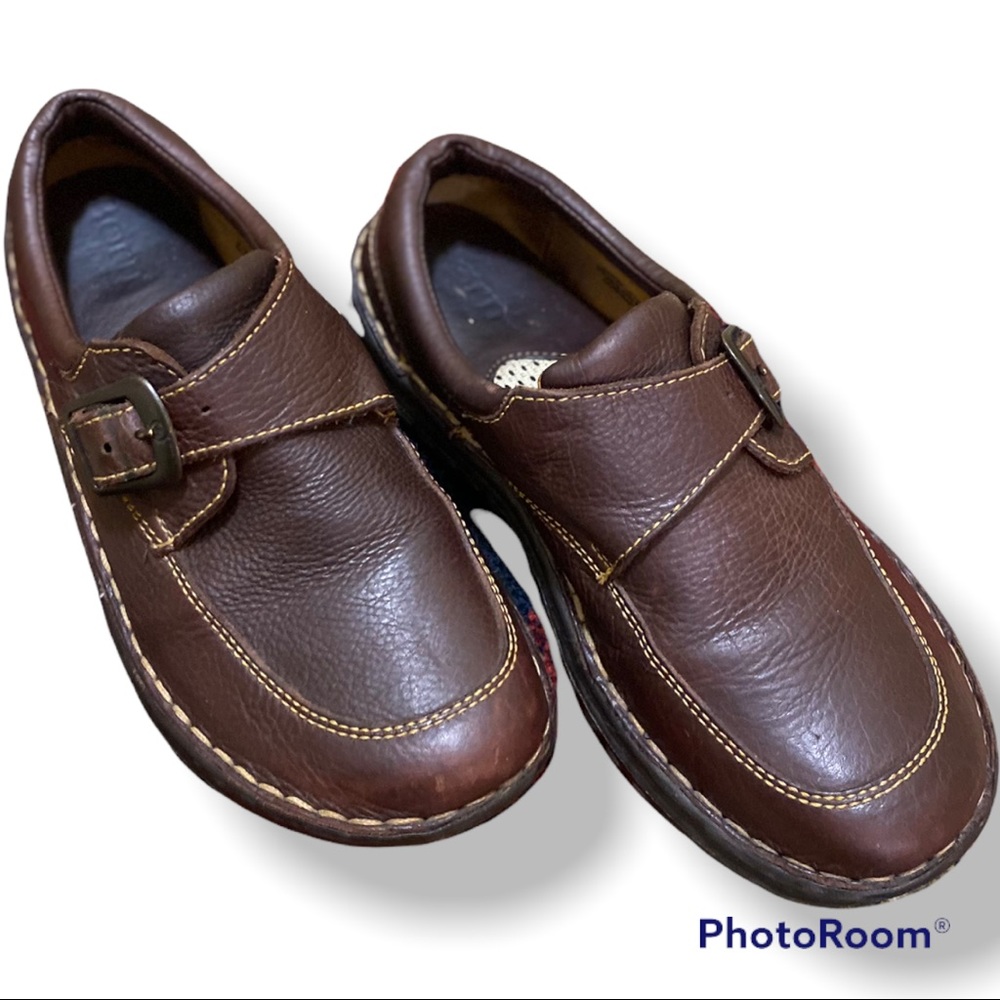 BORN woman’s size 8 leather slip on with strap